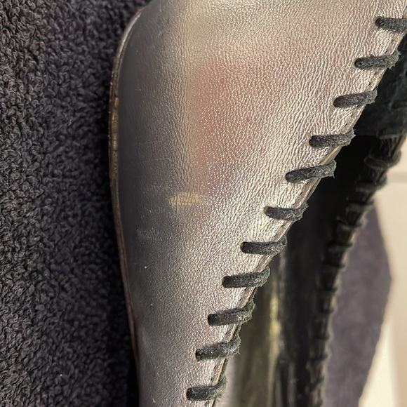 ISABELLA FIORE “Lovely Bis” silver flats with black stitching and tassel - Picture 8 of 8